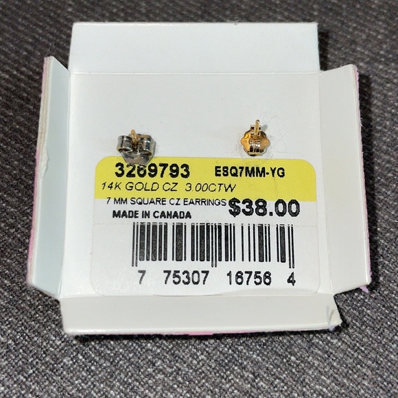 NWT.  14K Gold Cubic zirconia stud earrings. 7mm square. - Picture 5 of 5